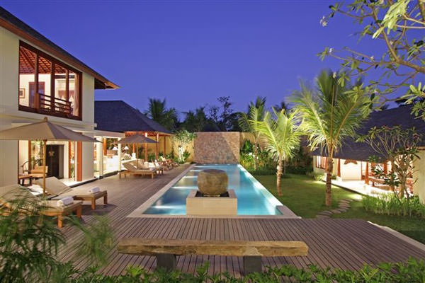 Bali Villa Sakti Compound at night