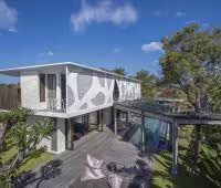 Villa Issi, Villa extérieur