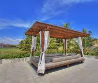 Villa Kalyani, Bale dans le jardin